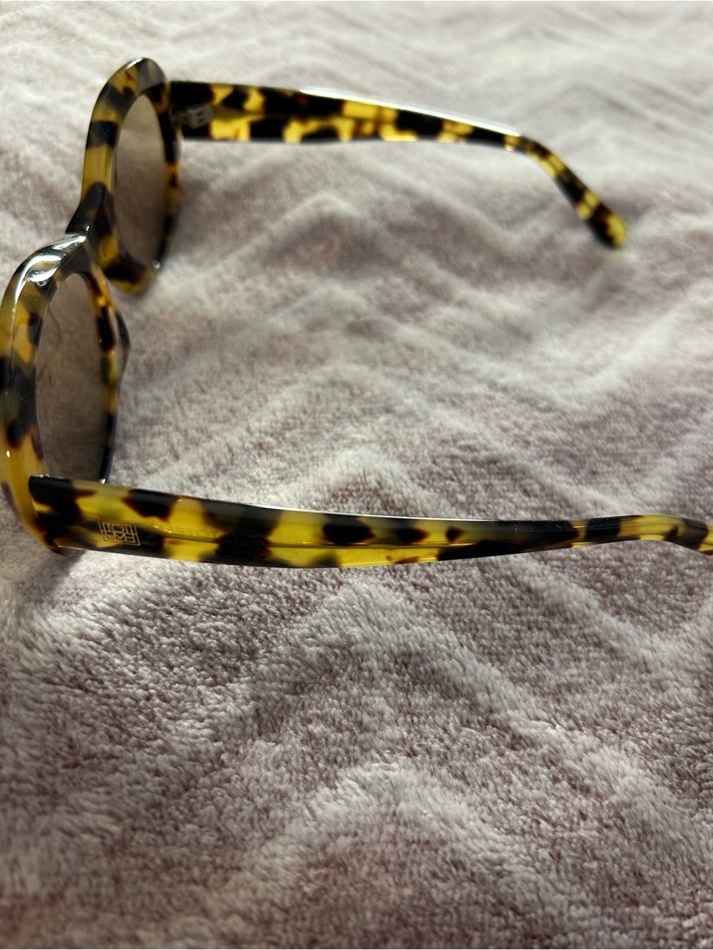 Toteme Tortoiseshell Oval Cat-Eye Sunglasses with Brown Lenses Logo mint shape - Picture 5 of 6